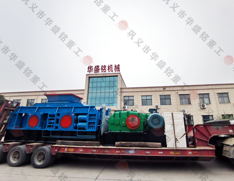 1500×800液压对辊破碎机装车发往广东 