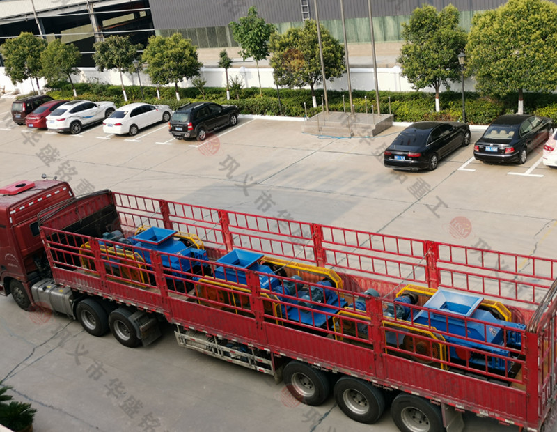 三台750*500对辊破碎机发货