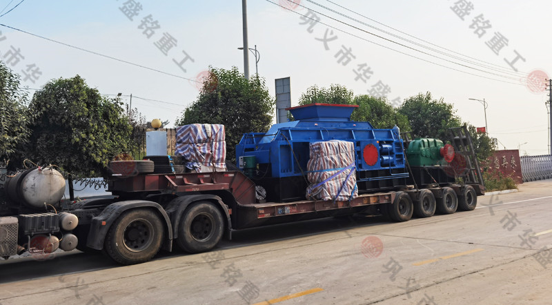 OD官方网页版2PGY1212对辊破碎机机成功发往洛阳